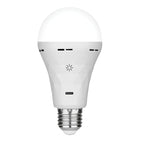 Ampoule LED rechargeable USB-C NOVA à culot E27 sur fond blanc