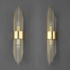 Deux appliques murales dorées LYRA éteintes, détail des tubes de verre