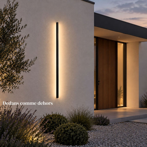 Applique murale extérieure LED IP65 VERA allumée sur une façade de maison
