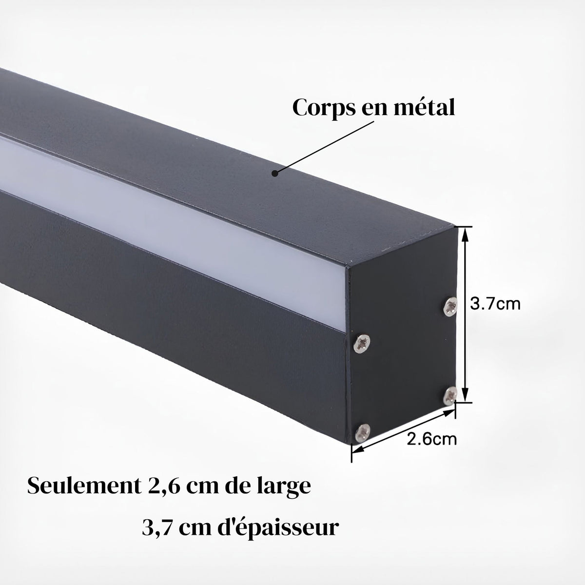 Profil de l'applique LED VERA en métal noir : 2,6 cm de large et 3,7 cm d'épaisseur