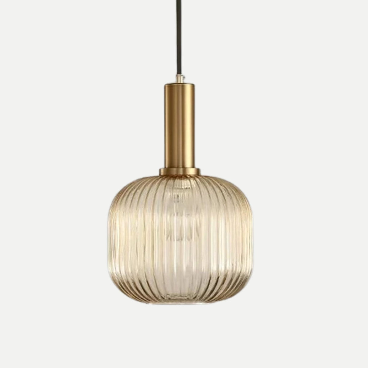 Suspension ELIA arrondie en verre strié cognac avec finition dorée